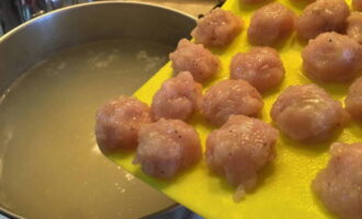 Immerse raw meatballs in a pan of water. Add spices to taste.