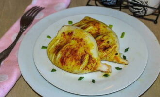 Carefully remove the finished kebab from the grill and place on a large plate. Serve with herbs, sweet sauce or seasonal vegetables.