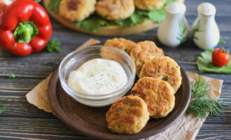 The rosy and incredibly juicy cutlets are ready. Serve with sauce or side dish!