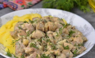 Un piatto caldo appetitoso è pronto! Servitela con il vostro contorno preferito.