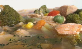 When serving, the soup can be decorated with herbs as desired. 