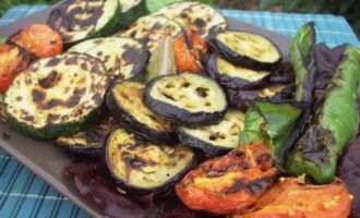 Serve vegetables with meat or fish or other grilled vegetables with yogurt sauce.