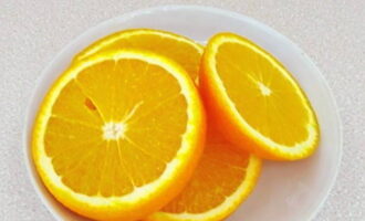 Wash the orange with hot water, dry and cut into slices.