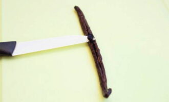 Cut the vanilla stick and remove the seeds.