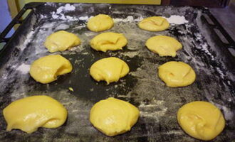 Sprinkle a baking sheet with flour, place portions of dough on it at a distance from each other.