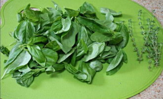 Chop the basil and sprinkle on the tomatoes.