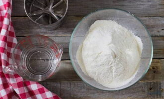 How to prepare dumplings with cherries at home according to the classic recipe? Sift flour into a bowl and add salt.