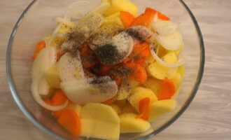 Place all vegetables in a common bowl, add salt, pepper and mix well.