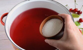 Fill the jar with all its contents with boiling water and cover with a sterilized lid. Compote preparation can be considered complete.Turn the rolled cans upside down and cover them with a blanket to cool.