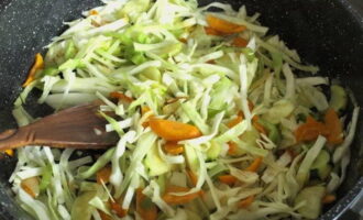 Transfer the cabbage to the fried vegetables and continue to simmer everything over low heat.