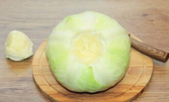 How to make crispy pickled cabbage in large pieces? Rinse the head of cabbage under water.