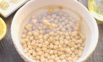 How to make hummus at home using a classic recipe? Soak the chickpeas in cold water for several hours in advance. You can leave it overnight. The product must be swollen for cooking.