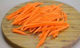 Peel the carrots and separate them into thin strips.