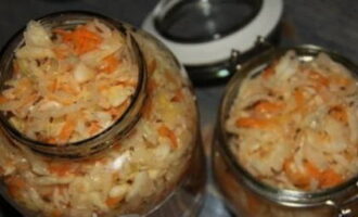 Place the sauerkraut tightly in jars, close the lids and take it away for storage.