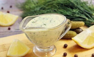 Classic tartar sauce is ready. Pour it into a suitable container and place it on the table.