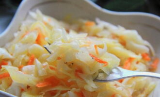 Instant juicy pickled cabbage is ready. Can be divided into portions and served!