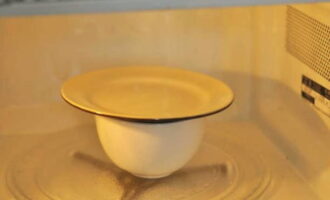 Cover the mug with a saucer and place in the microwave. Set the microwave power to 400-500 W.