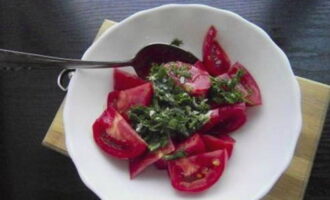 Mix chopped tomatoes with marinade.