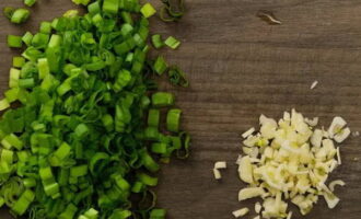 How to make a burrito at home using a classic recipe? Finely chop the green onions and garlic cloves. Fry onions and garlic in vegetable oil.