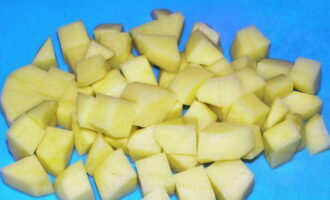 Peel a few potatoes and cut into small pieces.