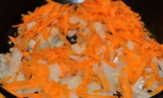 Peel and chop the onions and carrots, then saute them over medium heat for about 6 minutes.