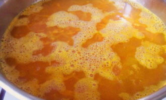 Immediately pour all the ingredients with a liter of boiling water and bring to a boil. Then, reducing the heat, simmer the soup for about 30 minutes until the lentils are completely cooked.