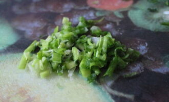 Finely chop the green onions with a knife.