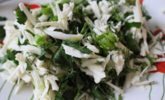 Combine greens with grated cheese. Mix the products.