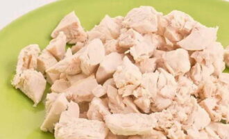 Remove the chicken, cool slightly and separate into fibers or cut into cubes.