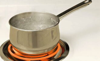 How to cook oatmeal in water in a saucepan? Pour water into a saucepan and heat the liquid until it boils.