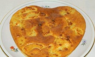 Transfer the pie to a large flat plate and let cool for 10-15 minutes.