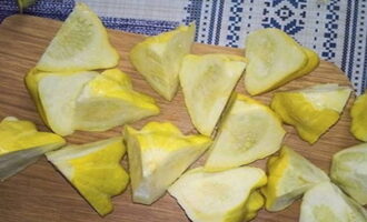 We cut off the bases of the stalks with a sharp knife and cut each fruit into small identical pieces.