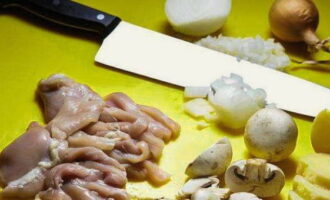 To prepare fricassee, we prepare all the necessary products.