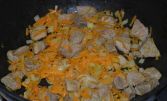 Place the chopped vegetables in the frying pan with the meat and fry them until soft.