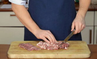 Finely chop the beef brisket with a knife. Mix both types of meat.