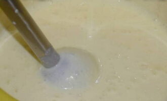 Blend all the ingredients until smooth using an immersion blender, and then add the vinegar-quenched baking soda into the resulting mass and mix with a spatula.