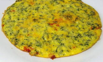 Serve the finished frittata hot, sprinkled with dried herbs and accompanied by slices of fresh tomato.