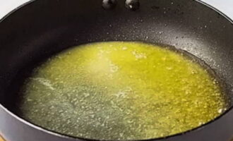 Melt butter in a frying pan.