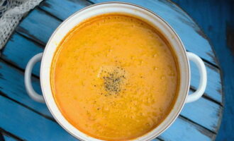 Puree the finished soup with an immersion blender until it looks like puree. Then add salt and ground black pepper.