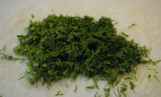 Grind the washed dill. Combine all ingredients for the filling and stir.