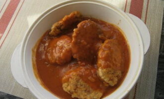 Next, simmer the cutlets in tomato paste for about 20 minutes over low heat.