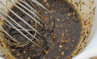 In a bowl, mix spices, minced garlic, ginger, honey, mustard and soy sauce.