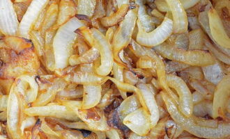 Onion half rings are fried until they are browned and slightly dried. 