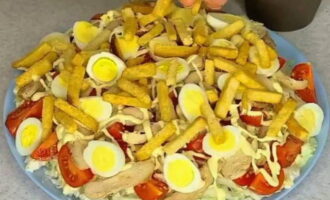 Then place boiled quail eggs cut in half on top of the chicken. Sprinkle the salad with hard cheese chopped on a coarse grater and crackers. The festive dish is ready. Serve it immediately.