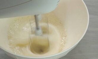 Beat the egg whites with a mixer at minimum speed, gradually increasing the speed.