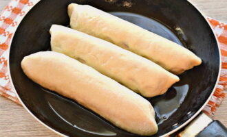 Heat vegetable oil in a frying pan. Then place the formed pies into the hot oil.