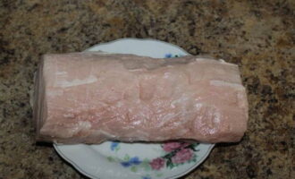 How to cook boiled pork in foil in the oven? We thoroughly wash the balyk under running water and remove all white films.