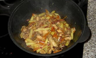 Fry meat and vegetables for 5-7 minutes.