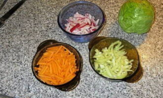 Cut the vegetables into strips.