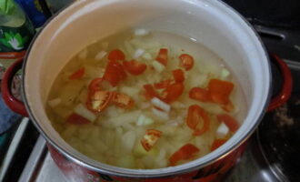 Place a pan of water on the stove, add salt to taste, all the prepared vegetables and bring to a boil.